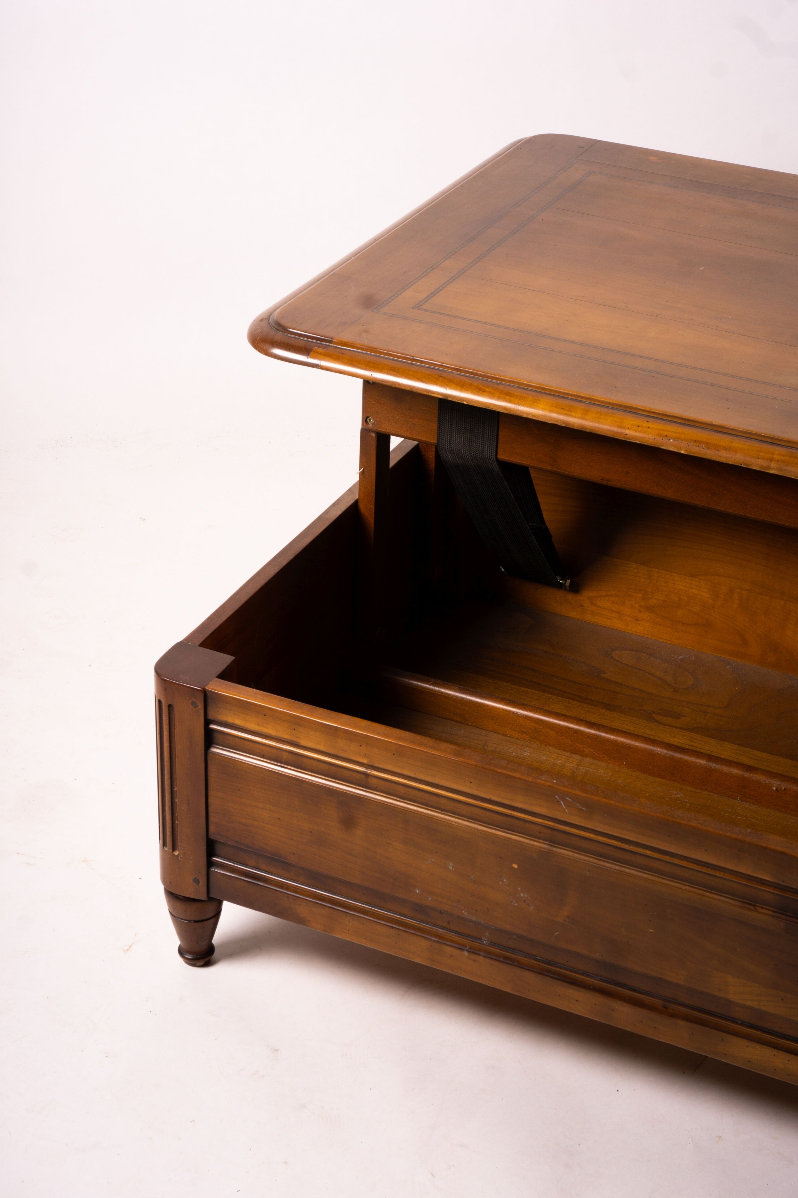 A reproduction rectangular walnut coffee table with rising top enclosing a wine bottle storage interior, length 130cm, depth 85cm, height 41cm